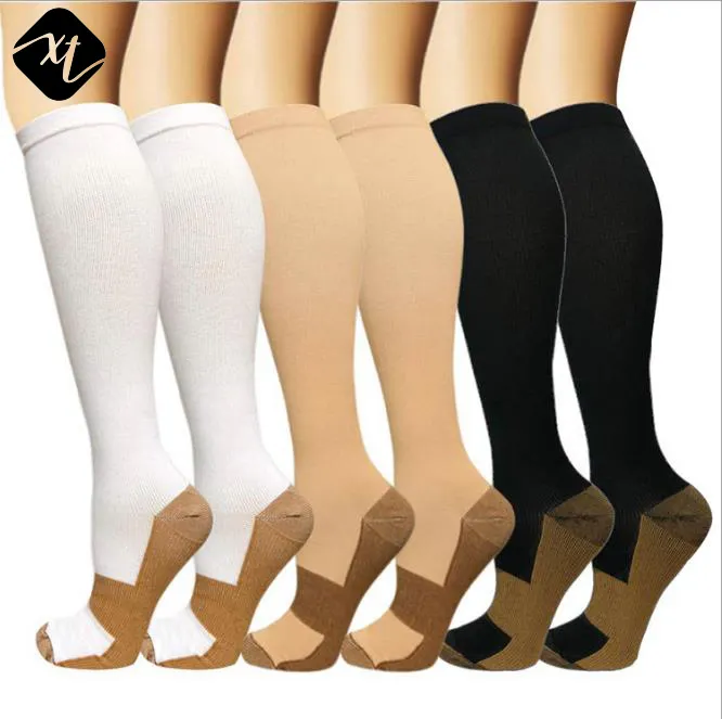 Chaussettes médicales de compression en cuivre pour hommes et femmes, chaussettes en nylon pour athlétisme et infirmières, chaussettes blanches de sport, 20 à 30mmhg