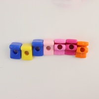 Cuentas de letras acrílicas multicolor de agujero grande de gran venta para pulseras DIY, llaveros, trenzas de pelo, nombres personalizados al por mayor