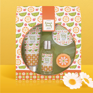 Set de Regalo de Tres Cremas de Manos con Aroma a Fresa y Naranja en Caja de Regalo de Papel con Impresión Colorida - Product Image 3