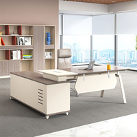 Set Scrivania Direzionale a L Moderna Minimalista in Legno Lucido e Sedia da Ufficio Premium