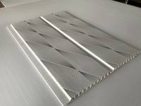 Plaques de plafond en plastique, revêtement de plafond en PVC, panneau de plafond intérieur en PVC, panneau mural en PVC