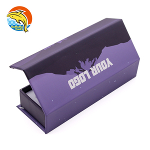 Boîte magnétique en carton fort personnalisé de conception la plus populaire de <span class=keywords><strong>CA</strong></span> petit logo d'impression UV gaufrer l'illustration boîte-cadeau de luxe avec prix d'usine - Product Image 2