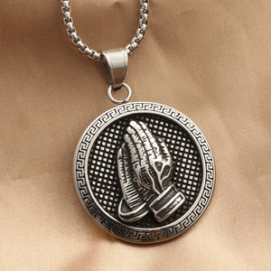 Yunnique – collier avec pendentif rond en acier inoxydable pour hommes, design géométrique, charme mains de prière, bijoux à la mode, 220266 - Product Image 1
