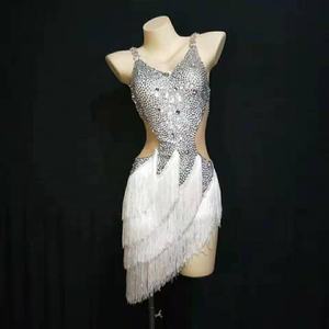 Abito Moderno con Frange di Cristallo e Strass, Senza Maniche, con Spalline Sottili, Personalizzabile per Feste, Costume da Ballo Latino - Product Image 1