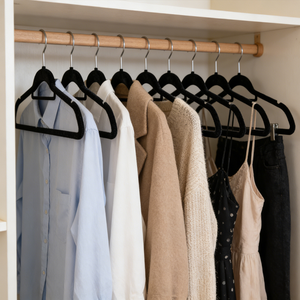 Cintres en velours noir sur mesure Owentek avec barre, fins, peu encombrants, floqués, antidérapants, pour manteaux, vente en gros - Product Image 2