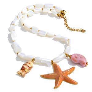 Collier artisanal JINYOU 2695 en acier inoxydable, série Océan, avec chaîne coquillage, émail étoile de mer, hippocampe et pendentif poisson - Product Image 1