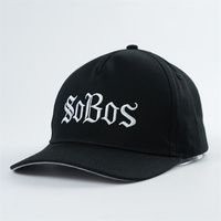 Op maat gemaakte grijze Oxford 5-panel gestructureerde honkbalpetten met luipaard-/stippenpatroon en geborduurd logo