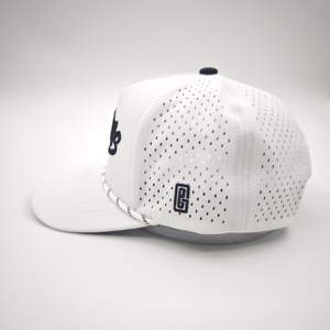 Casquette de sport ajustable à 5 panneaux en polyester imperméable, avec découpe laser, motif léopard Dobby, logo brodé personnalisé de haute qualité - Product Image 4