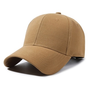 Gorra de béisbol de algodón puro con visera rígida tipo pico de pato, color liso, para procesamiento de artículos pequeños, efecto adelgazante y que realza el contorno del rostro. - Product Image 1