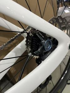 Vélo de contre-la-montre en fibre de carbone aérodynamique haut de gamme, vélo de triathlon sans fil à 24 vitesses pour la course adulte - Product Image 3