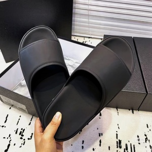 Chaussures plates décontractées en cuir pour femmes, sandales et mules de créateur pour hommes, style plage et marche, vente en gros - Product Image 3