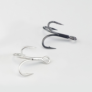 Móc câu ba ngạnh thép carbon cao siêu bền màu đen và bạc dùng cho nước ngọt và nước mặn - Product Image 3