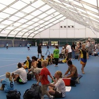 Tentes de sport en aluminium à toit polygonal incurvé en forme de pêche, pour terrain de basket-ball, tennis, football, gymnase, équitation, arène, chapiteau