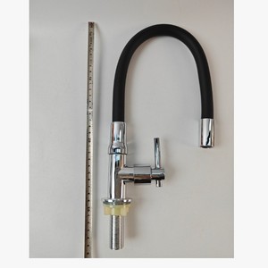 Grifo de Cocina Moderno de ABS <span class=keywords><strong>con</strong></span> un Solo Orificio, Empaquetado <span class=keywords><strong>en</strong></span> Blister, <span class=keywords><strong>con</strong></span> Manija Única, Caño Giratorio y <span class=keywords><strong>Agua</strong></span> Fría - Product Image 4