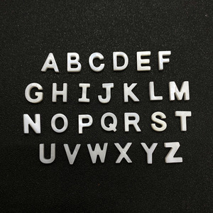 <span class=keywords><strong>Letras</strong></span> de Nácar de Agua Dulce al por Mayor, <span class=keywords><strong>Letras</strong></span> de Madreperla, Cuentas de Concha, Cuentas del Alfabeto para Hacer Joyería DIY - Product Image 2