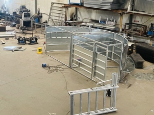 Panneaux <span class=keywords><strong>de</strong></span> course incurvés Panneaux <span class=keywords><strong>de</strong></span> course incurvés pour bovins Équipement <span class=keywords><strong>de</strong></span> manutention <span class=keywords><strong>de</strong></span> bétail Panneau d'élevage - Product Image 5