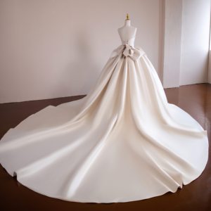 <span class=keywords><strong>Robe</strong></span> de mariée princesse en satin coupe ball gown avec détails roses 3D à la <span class=keywords><strong>taille</strong></span> et corsage perlé – Vente en gros directe usine, approvisionnement stable - Product Image 5