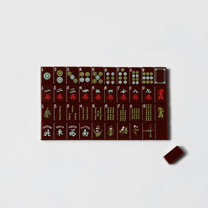 En stock : Ensemble de tuiles de mahjong Remsen Oxblood, 160 tuiles de mahjong américaines en acajou foncé, ensemble personnalisé en brun caramel gravé - Product Image 1