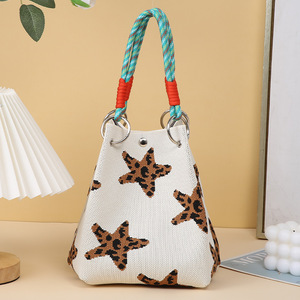 Grand <span class=keywords><strong>sac</strong></span> seau tissé en maille, mignon et spacieux, pour la plage, le travail, les trajets quotidiens ou une utilisation décontractée, avec deux boucles magnétiques ouvertes et poignées. - Product Image 2