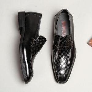 รองเท้าบุรุษสไตล์อังกฤษแบบ Brogue ล่าสุด หัวมน พื้นหนา น้ำหนักเบา กันลื่น เหมาะสำหรับใส่ทำงานหรือลำลองในฤดูใบไม้ร่วง - Product Image 2