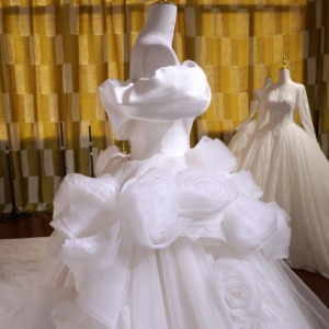 Robe de mariée romantique <span class=keywords><strong>grande</strong></span> <span class=keywords><strong>taille</strong></span>, col rond, robe de bal florale 3D, jupe en tulle superposée, fabrication sur mesure, vente en gros - Product Image 5