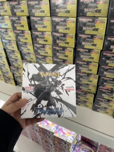 Coffret de cartes à collectionner Pokémon TCG SV11w Violet Mirage, cartes rares, 100% authentiques, fabriquées au Japon, papier 15x10x5cm, à partir de 14 ans - Product Image 2