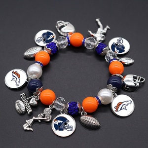 Grosir <span class=keywords><strong>Denver</strong></span> <span class=keywords><strong>Broncos</strong></span> gelang liontin Logo kejuaraan uniseks perhiasan tim olahraga sepak bola untuk hadiah pesta ulang tahun - Product Image 1