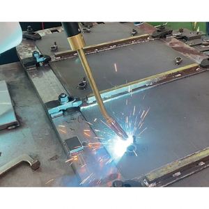 Bras robotisé à 6 axes servo-électrique personnalisable HWINT pour la pulvérisation industrielle, le revêtement et la manutention de matériaux sur convoyeur - Product Image 1