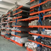 Étagère Cantilever Double Face Robuste en Acier pour Stockage Industriel en Entrepôt – Idéale pour le Stockage de Produits Allongés