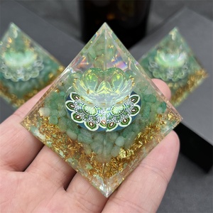 Venta al por mayor de cristal energía pirámide curación Reiki meditación 7 Chakra orgonita pirámides <span class=keywords><strong>Base</strong></span> de metal para la venta - Product Image 6
