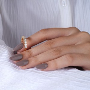 Elegante Anillo de Oro con Diamantes y Piedras Redondas, Anillo Minimalista de Promesa o Aniversario para Mujer, Joyería Fina, Regalo - Product Image 3