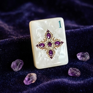 Joli ensemble de mahjong moderne de luxe en mélamine incrusté d'améthyste et de nacre pour quatre joueurs, idéal pour le casino, le <span class=keywords><strong>poker</strong></span> et les jeux de hasard. - Product Image 1