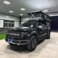 Camper de camion tout-terrain avec logo personnalisé, adaptable à la benne de pick-up, avec porte-bagages de toit et échelle pour le camping