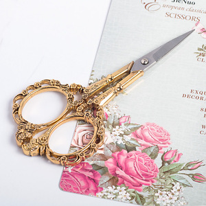 1 Cái * 4 Màu Sắc Bán Buôn Phong Cách Châu Âu Thép Không Gỉ Cổ Điển Retro Mận Kéo DIY Handmade Nhỏ Cross-Stitch Kéo M1 + - Product Image 1