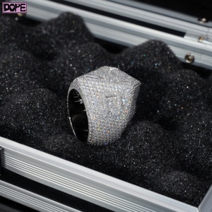 フルアイスアウトメンズリングHiphop VVSダイヤモンドシェイプカスタムロゴヒーロー925シルバーMoissaniteリング - Product Image 3