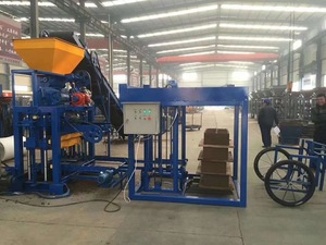 Linea di Produzione Cemento ad Alta Precisione YAODA QTJ4-35 con Motore a Ingranaggi, Cuscinetti, Vibrazione e Stampi per Pavimentazione Cava Interbloccata - Product Image 2