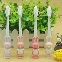 Spazzolino da Denti per Adulti a Forma di Coniglietto con Manico Antiscivolo in PP/PS e Gomma Morbida Multicolore Misura Standard per Uso Domestico