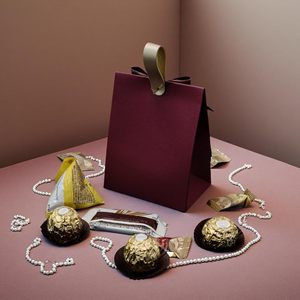 Boîte à bonbons élégante avec motif de rose et nœud, boîte à bonbons portable, boîte cadeau pour fête de fin d'année, bonbonnière (Bourgogne) - Product Image 6