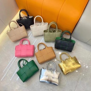 2023 printemps et été nouveau <span class=keywords><strong>sac</strong></span> fourre-tout tressé en <span class=keywords><strong>cuir</strong></span> mini niche all-match <span class=keywords><strong>sac</strong></span> pour <span class=keywords><strong>femme</strong></span> - Product Image 2