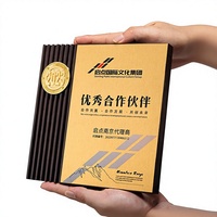 Médailles de récompense créatives en bois en forme d'étoile à cinq branches, plaques commémoratives gravées pour concessionnaires, en bois massif avec feuille d'or pour l'autorisation