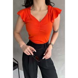 DEFILE Blusa de crepé naranja con cuello en V y detalle de volantes en los hombros para mujer, top de mezcla de poliéster y licra para uso diario informal - Product Image 1