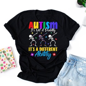 Adesivi Termoadesivi DTF Colorati per la Consapevolezza sull'Autismo con Stampa 'È Ok Essere Diversi' Pronti <span class=keywords><strong>da</strong></span> Applicare su Vestiti - Product Image 5