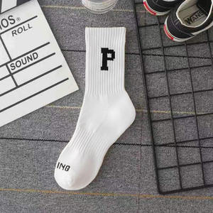 Chaussettes longues d'hiver en coton pour hommes de haute qualité, confortables et durables, idéales pour les tenues décontractées et les activités sportives. - Product Image 4