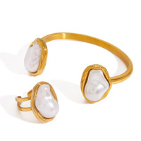 Ensemble de bijoux en acier inoxydable de haute qualité pour femmes - Acier titane non décolorant Bracelet ouvert Perle baroque Bague tendance