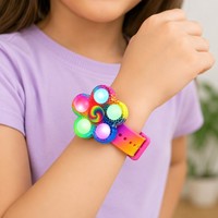 Bracelet Pop It Fidget Spinner lumineux à LED, 8,5 pouces, coloré, tie-dye, jouet de fête, nouveauté de vacances, cadeau promotionnel, vente en gros