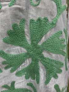 Chaqueta de terciopelo Suzani hecha a mano para mujer, abrigo bohemio bordado a mano, túnica larga floral uzbeca, moda boutique - Product Image 4