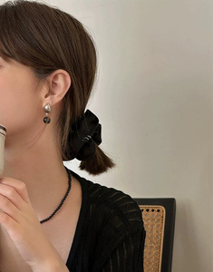 Boucles d'oreilles pendantes géométriques en forme de croissant de lune style français, en argent rhodié, esthétique vintage, avec pierres naturelles, pour femme, idéales pour les soirées - Product Image 6