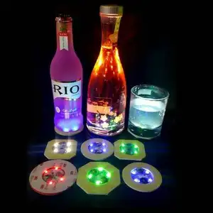 Arka Pad üzerinde 60Mm Glow Coaster bankası Logo kupası yapıştırıcı yanıp sönen ışık Led şişe etiketi ışıkları ile