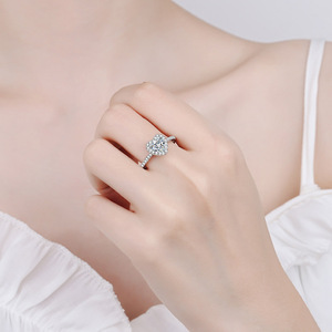 2023 Verkaufsschlager Hochwertige Luxus-Boutique Großhandel Maßgefertigter Damen S925 Sterling Silber Hochzeits-Moissanit-Diamantring - Product Image 4