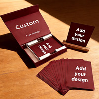 Jeu de cartes en papier bordeaux personnalisé dans une boîte, design personnalisé, jeu de cartes de conversation, jeu de cartes de questions